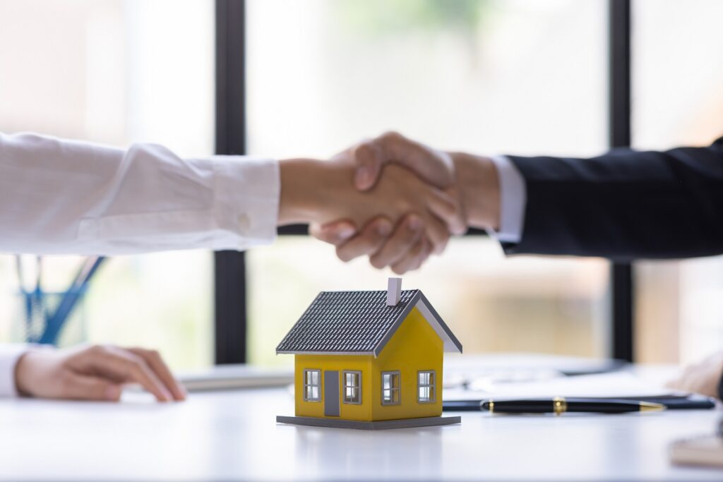 How Cash Home Buyers Speed Up the Downsizing Process for Seniors in Cincinnati