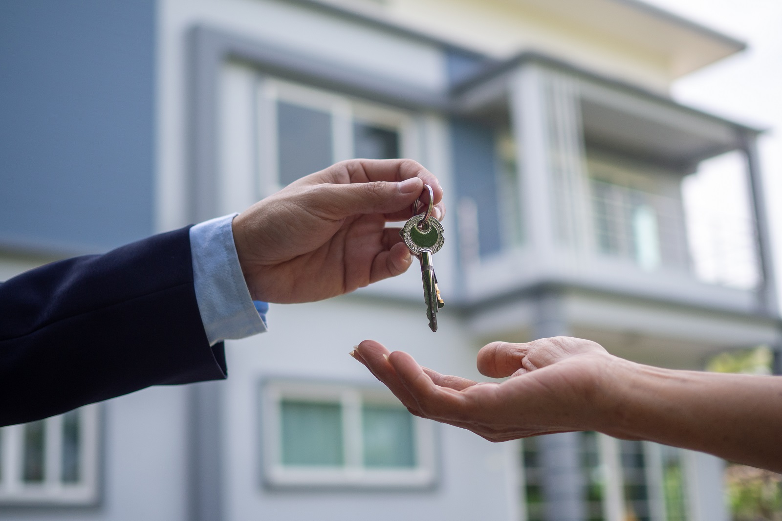 Selling Your Home with a Hoarding Situation? How Cash Home Buyers Can Help